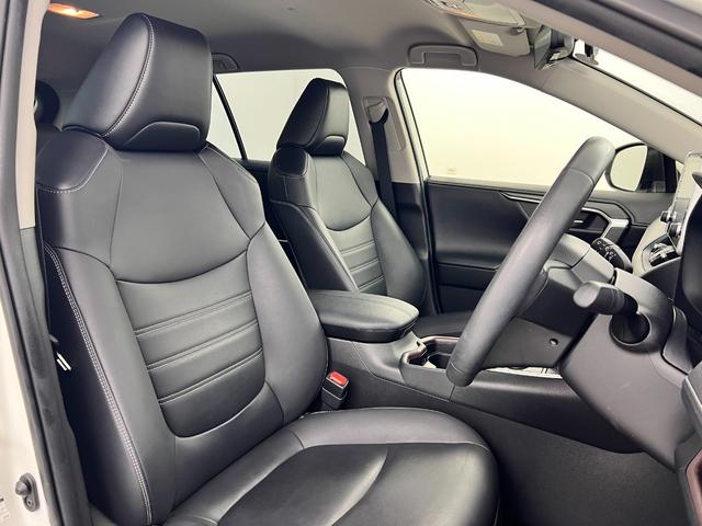ＲＡＶ４ Ｇ　Ｚパッケージ　ワンオーナー　トヨタセーフティーセンス　ナビ付純正ディスプレイオーディオ　バックカメラ　ＥＴＣ　置くだけ充電　電子パーキング　パワーバックドア　パワーシート　シートヒーター　ステアリングヒーター（11枚目）
