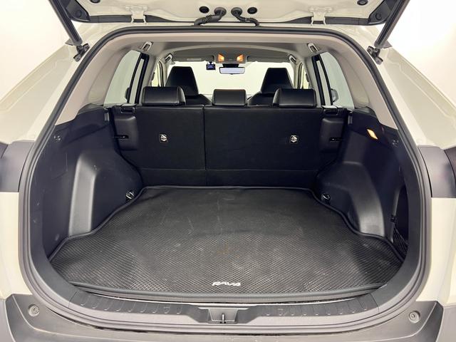 ＲＡＶ４ Ｇ　Ｚパッケージ　ワンオーナー　トヨタセーフティーセンス　ナビ付純正ディスプレイオーディオ　バックカメラ　ＥＴＣ　置くだけ充電　電子パーキング　パワーバックドア　パワーシート　シートヒーター　ステアリングヒーター（13枚目）