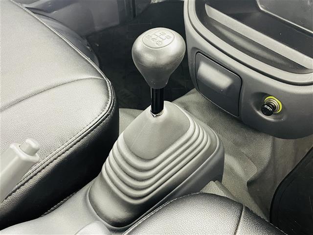 ハイゼットトラック エクストラ　純正オーディオ　ＣＤ／ＡＭ／ＦＭ　４ＷＤ　リモコンキー　スペアキー　ヘッドライトレベライザー　５ＭＴ　革調シートカバー　パワーウィンドウ　エアコン　パワーステアリング　保証書　取扱説明書（22枚目）