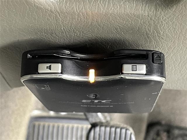 エルグランド リミテッドエディション　社外ナビ（フルセグＴＶ／ＵＳＢ／ａｎｄｒｏｉｄ／ＹｏｕＴｕｂｅ／ＵＳＢ）　ＥＴＣ　３列目シート　片側パワースライドドア　ウォークスルー　オートライト　ドアバイザー　純正アルミホイール（3枚目）