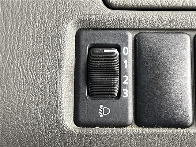エルグランド リミテッドエディション　社外ナビ（フルセグＴＶ／ＵＳＢ／ａｎｄｒｏｉｄ／ＹｏｕＴｕｂｅ／ＵＳＢ）　ＥＴＣ　３列目シート　片側パワースライドドア　ウォークスルー　オートライト　ドアバイザー　純正アルミホイール（6枚目）