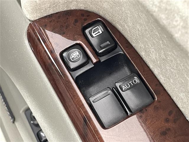エルグランド リミテッドエディション　社外ナビ（フルセグＴＶ／ＵＳＢ／ａｎｄｒｏｉｄ／ＹｏｕＴｕｂｅ／ＵＳＢ）　ＥＴＣ　３列目シート　片側パワースライドドア　ウォークスルー　オートライト　ドアバイザー　純正アルミホイール（30枚目）