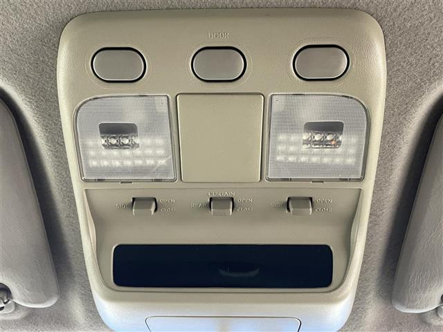 エルグランド リミテッドエディション　社外ナビ（フルセグＴＶ／ＵＳＢ／ａｎｄｒｏｉｄ／ＹｏｕＴｕｂｅ／ＵＳＢ）　ＥＴＣ　３列目シート　片側パワースライドドア　ウォークスルー　オートライト　ドアバイザー　純正アルミホイール（31枚目）