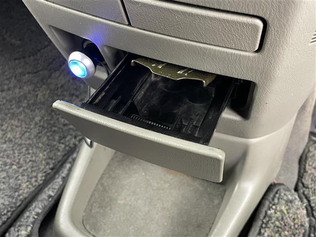 エルグランド リミテッドエディション　社外ナビ（フルセグＴＶ／ＵＳＢ／ａｎｄｒｏｉｄ／ＹｏｕＴｕｂｅ／ＵＳＢ）　ＥＴＣ　３列目シート　片側パワースライドドア　ウォークスルー　オートライト　ドアバイザー　純正アルミホイール（32枚目）