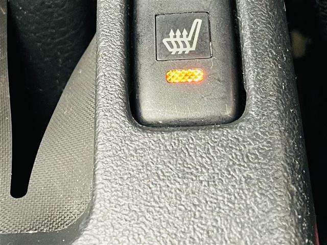 コペン エクスプレイ　純正ナビ（ワンセグＴＶ／ＣＤ／ＳＤ／ＵＳＢ／ＦＭ／ＡＭ）　オープンカー　横滑り防止装置　ｅｃｏＩＤＬＥモード　シートヒーター　オートエアコン　ＭＴモード付ＡＴ　プッシュスタート　スマートキー　ＬＥＤ（4枚目）