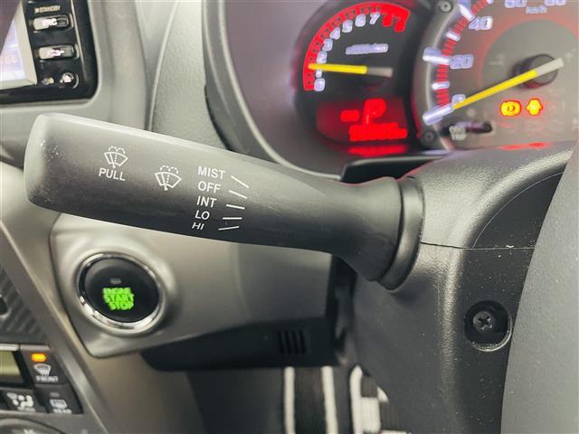 コペン エクスプレイ　純正ナビ（ワンセグＴＶ／ＣＤ／ＳＤ／ＵＳＢ／ＦＭ／ＡＭ）　オープンカー　横滑り防止装置　ｅｃｏＩＤＬＥモード　シートヒーター　オートエアコン　ＭＴモード付ＡＴ　プッシュスタート　スマートキー　ＬＥＤ（10枚目）