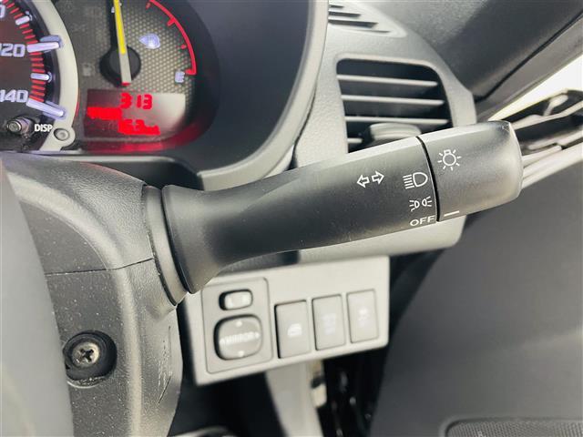 コペン エクスプレイ　純正ナビ（ワンセグＴＶ／ＣＤ／ＳＤ／ＵＳＢ／ＦＭ／ＡＭ）　オープンカー　横滑り防止装置　ｅｃｏＩＤＬＥモード　シートヒーター　オートエアコン　ＭＴモード付ＡＴ　プッシュスタート　スマートキー　ＬＥＤ（11枚目）