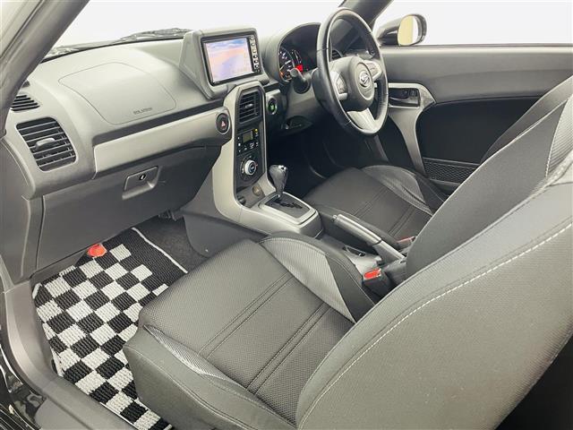 コペン エクスプレイ　純正ナビ（ワンセグＴＶ／ＣＤ／ＳＤ／ＵＳＢ／ＦＭ／ＡＭ）　オープンカー　横滑り防止装置　ｅｃｏＩＤＬＥモード　シートヒーター　オートエアコン　ＭＴモード付ＡＴ　プッシュスタート　スマートキー　ＬＥＤ（21枚目）
