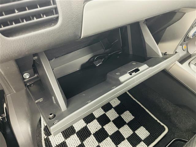 コペン エクスプレイ　純正ナビ（ワンセグＴＶ／ＣＤ／ＳＤ／ＵＳＢ／ＦＭ／ＡＭ）　オープンカー　横滑り防止装置　ｅｃｏＩＤＬＥモード　シートヒーター　オートエアコン　ＭＴモード付ＡＴ　プッシュスタート　スマートキー　ＬＥＤ（35枚目）