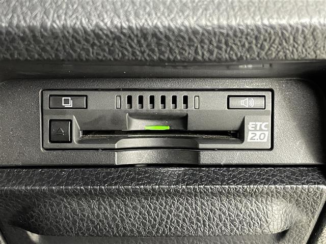 エスクァイア Ｇｉ　プレミアムパッケージ　トヨタセーフティセンス　純正ナビ　フルセグＴＶ／ＳＤ／ＣＤ／ＢＴ／ＦＭ／ＡＭ　ＥＴＣ　フリップダウン　両側パワースライドドア　ハーフレザー　シートヒーター　エアシート　オートライト　積込みサマータイヤ（4枚目）