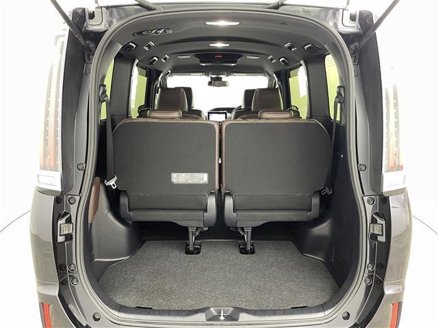 エスクァイア Ｇｉ　プレミアムパッケージ　トヨタセーフティセンス　純正ナビ　フルセグＴＶ／ＳＤ／ＣＤ／ＢＴ／ＦＭ／ＡＭ　ＥＴＣ　フリップダウン　両側パワースライドドア　ハーフレザー　シートヒーター　エアシート　オートライト　積込みサマータイヤ（13枚目）