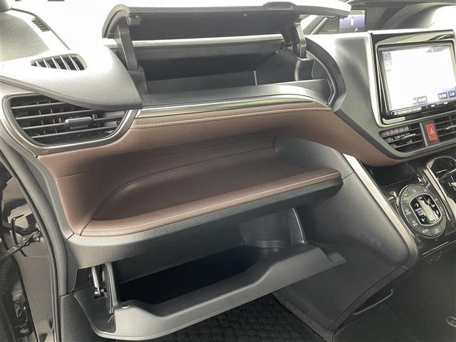 エスクァイア Ｇｉ　プレミアムパッケージ　トヨタセーフティセンス　純正ナビ　フルセグＴＶ／ＳＤ／ＣＤ／ＢＴ／ＦＭ／ＡＭ　ＥＴＣ　フリップダウン　両側パワースライドドア　ハーフレザー　シートヒーター　エアシート　オートライト　積込みサマータイヤ（34枚目）