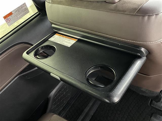 エスクァイア Ｇｉ　プレミアムパッケージ　トヨタセーフティセンス　純正ナビ　フルセグＴＶ／ＳＤ／ＣＤ／ＢＴ／ＦＭ／ＡＭ　ＥＴＣ　フリップダウン　両側パワースライドドア　ハーフレザー　シートヒーター　エアシート　オートライト　積込みサマータイヤ（35枚目）