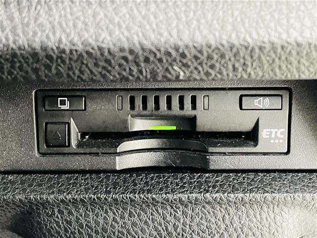 ヴォクシー ハイブリッドＺＳ　煌ＩＩＩ　トヨタセーフティセンス　純正ナビ　フルセグＴＶ／ＦＭ／ＡＭ／ＳＤ／ＣＤ／ＨＤＭＩ　ＥＴＣ　ドラレコ　バックカメラ　クルコン　両側パワスラ　ハーフレザーシート　シートヒーター　エアシート　オートライト（4枚目）
