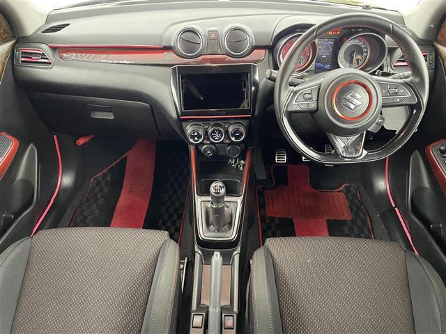 スイフトスポーツ ベースグレード　セーフティパッケージ　ＥＴＣ　衝突軽減ブレーキ　車線逸脱警報　誤発進抑制機能　ふらつき警報　先行車発進お知らせ　Ｄシートヒーター　オートライト　オートマチックハイビーム　６速ＭＴ　純正エアロ（2枚目）