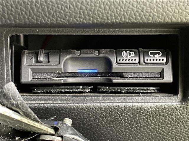 スイフトスポーツ ベースグレード　セーフティパッケージ　ＥＴＣ　衝突軽減ブレーキ　車線逸脱警報　誤発進抑制機能　ふらつき警報　先行車発進お知らせ　Ｄシートヒーター　オートライト　オートマチックハイビーム　６速ＭＴ　純正エアロ（3枚目）