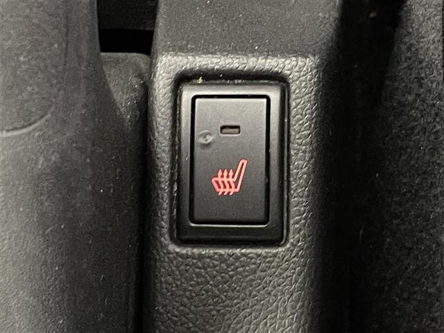 スイフトスポーツ ベースグレード　セーフティパッケージ　ＥＴＣ　衝突軽減ブレーキ　車線逸脱警報　誤発進抑制機能　ふらつき警報　先行車発進お知らせ　Ｄシートヒーター　オートライト　オートマチックハイビーム　６速ＭＴ　純正エアロ（4枚目）