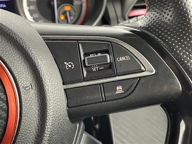 スイフトスポーツ ベースグレード　セーフティパッケージ　ＥＴＣ　衝突軽減ブレーキ　車線逸脱警報　誤発進抑制機能　ふらつき警報　先行車発進お知らせ　Ｄシートヒーター　オートライト　オートマチックハイビーム　６速ＭＴ　純正エアロ（7枚目）