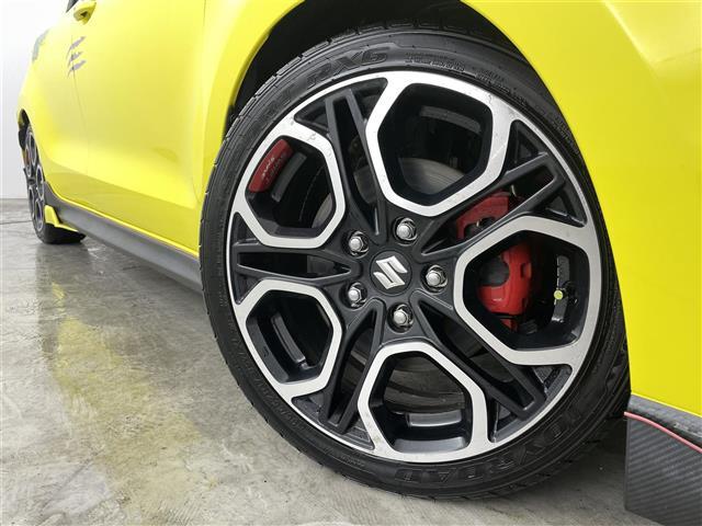 スイフトスポーツ ベースグレード　セーフティパッケージ　ＥＴＣ　衝突軽減ブレーキ　車線逸脱警報　誤発進抑制機能　ふらつき警報　先行車発進お知らせ　Ｄシートヒーター　オートライト　オートマチックハイビーム　６速ＭＴ　純正エアロ（15枚目）