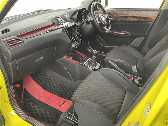 スイフトスポーツ ベースグレード　セーフティパッケージ　ＥＴＣ　衝突軽減ブレーキ　車線逸脱警報　誤発進抑制機能　ふらつき警報　先行車発進お知らせ　Ｄシートヒーター　オートライト　オートマチックハイビーム　６速ＭＴ　純正エアロ（20枚目）
