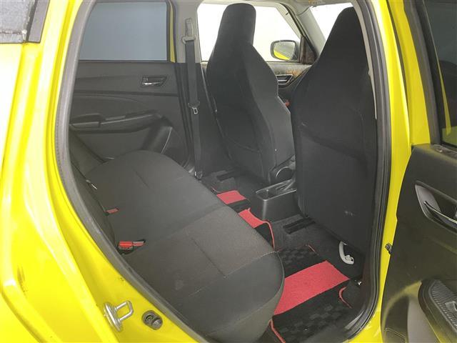 スイフトスポーツ ベースグレード　セーフティパッケージ　ＥＴＣ　衝突軽減ブレーキ　車線逸脱警報　誤発進抑制機能　ふらつき警報　先行車発進お知らせ　Ｄシートヒーター　オートライト　オートマチックハイビーム　６速ＭＴ　純正エアロ（23枚目）