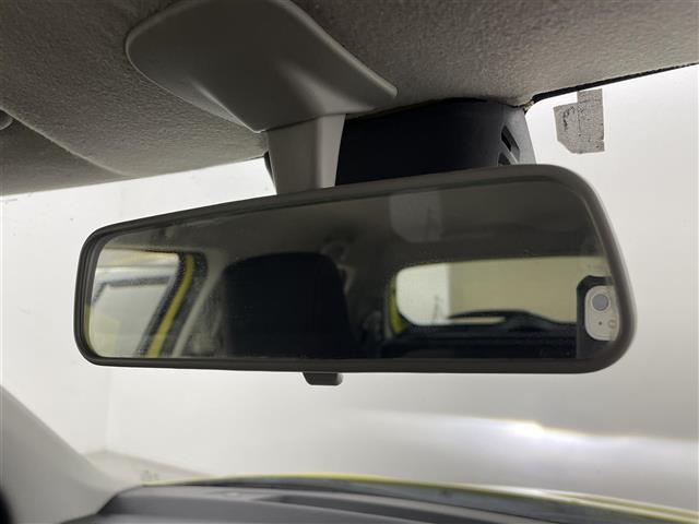 スイフトスポーツ ベースグレード　セーフティパッケージ　ＥＴＣ　衝突軽減ブレーキ　車線逸脱警報　誤発進抑制機能　ふらつき警報　先行車発進お知らせ　Ｄシートヒーター　オートライト　オートマチックハイビーム　６速ＭＴ　純正エアロ（34枚目）