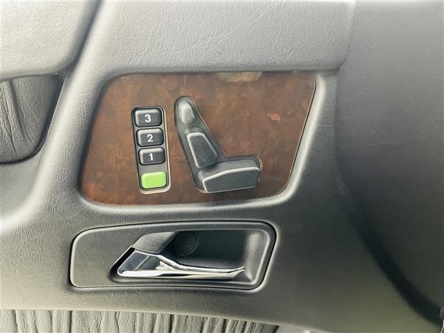 Ｇクラス Ｇ５５　ＡＭＧロング　社外ナビ　サンルーフ　クルーズコントロール　ＥＴＣ　レザーシート　パワーシート　シートヒーター　フォグランプ　純正フロアマット　ドアバイザー　リモコンキー　オートライト（6枚目）