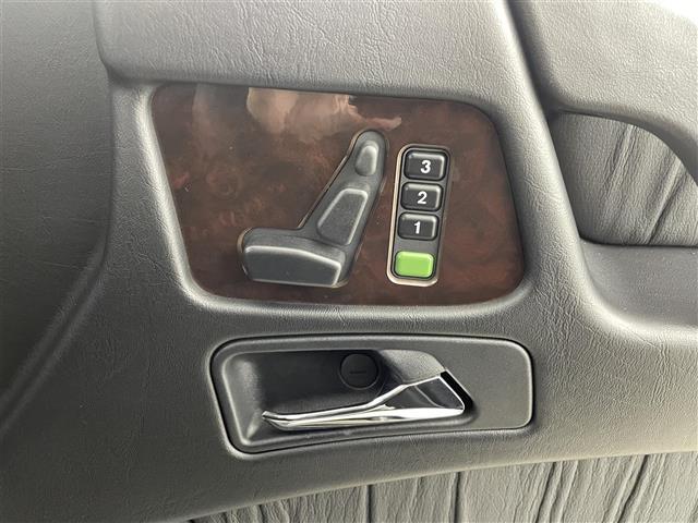 Ｇクラス Ｇ５５　ＡＭＧロング　社外ナビ　サンルーフ　クルーズコントロール　ＥＴＣ　レザーシート　パワーシート　シートヒーター　フォグランプ　純正フロアマット　ドアバイザー　リモコンキー　オートライト（33枚目）