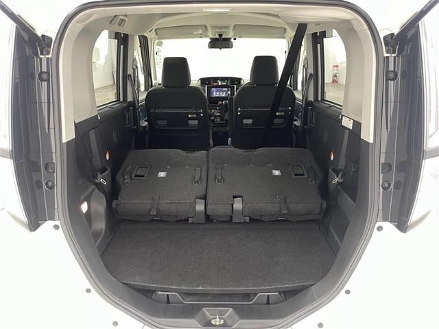 ルーミー カスタムＧ　トヨタセーフティセンス　純正７インチメモリーナビ　フルセグＴＶ／ＢＴ／ＵＳＢ／ＣＤ／ＤＶＤ／ｉＰｏｄ／ＡＭ／ＦＭ　全方位カメラ　ＡＣＣ　ＥＴＣ　シートヒーター　社外センターコンソール　スペアキー（28枚目）