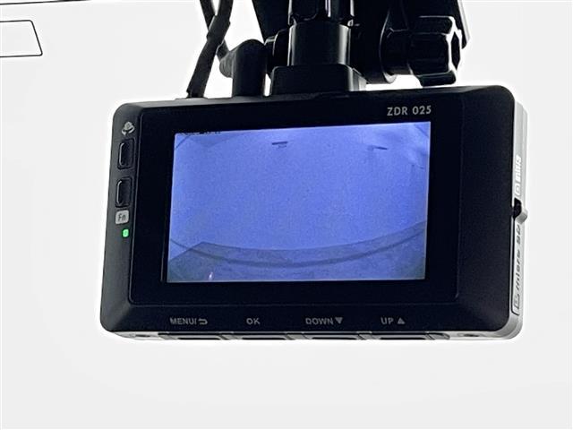 ルーミー カスタムＧ　スマートアシスト　純正９インチディスプレイオーディオ　フルセグＴＶ／ＵＳＢ／ｉＰｏｄ／Ａｎｄｒｏｉｄ　Ａｕｔｏ／Ａｐｐｌｅ　ＣａｒＰｌａｙ／ＦＭ／ＡＭ　両側ＰＳ　前後ドラレコ　シートヒーター　革ステ（4枚目）