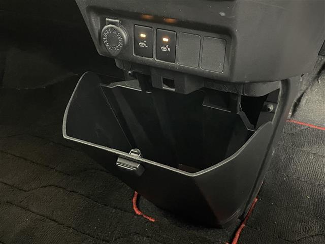 ルーミー カスタムＧ　スマートアシスト　純正９インチディスプレイオーディオ　フルセグＴＶ／ＵＳＢ／ｉＰｏｄ／Ａｎｄｒｏｉｄ　Ａｕｔｏ／Ａｐｐｌｅ　ＣａｒＰｌａｙ／ＦＭ／ＡＭ　両側ＰＳ　前後ドラレコ　シートヒーター　革ステ（32枚目）