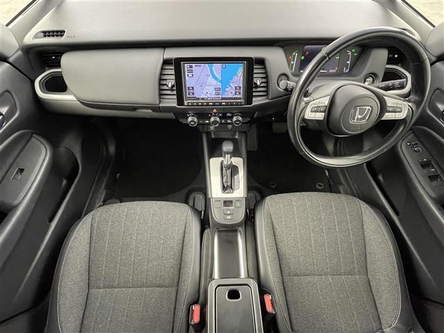 フィット ｅ：ＨＥＶホーム　ホンダセンシング　衝突軽減ブレーキ　誤発進抑制機能　後方誤発進抑制機能　近距離衝突軽減ブレーキ路外路外逸脱抑制機能　クルーズコントロール　純正ナビ　Ｂｌｕｅｔｏｏｔｈ　ＴＶ　前後ドライブレコーダー（2枚目）
