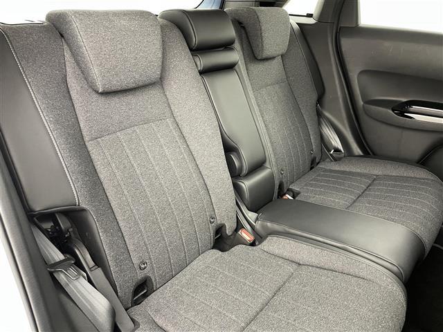 フィット ｅ：ＨＥＶホーム　ホンダセンシング　衝突軽減ブレーキ　誤発進抑制機能　後方誤発進抑制機能　近距離衝突軽減ブレーキ路外路外逸脱抑制機能　クルーズコントロール　純正ナビ　Ｂｌｕｅｔｏｏｔｈ　ＴＶ　前後ドライブレコーダー（11枚目）