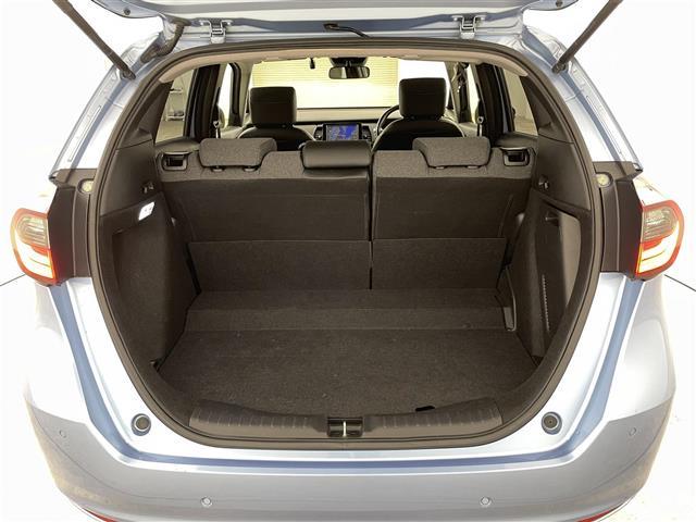 フィット ｅ：ＨＥＶホーム　ホンダセンシング　衝突軽減ブレーキ　誤発進抑制機能　後方誤発進抑制機能　近距離衝突軽減ブレーキ路外路外逸脱抑制機能　クルーズコントロール　純正ナビ　Ｂｌｕｅｔｏｏｔｈ　ＴＶ　前後ドライブレコーダー（12枚目）