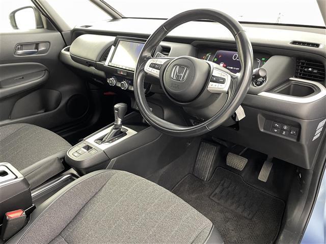 フィット ｅ：ＨＥＶホーム　ホンダセンシング　衝突軽減ブレーキ　誤発進抑制機能　後方誤発進抑制機能　近距離衝突軽減ブレーキ路外路外逸脱抑制機能　クルーズコントロール　純正ナビ　Ｂｌｕｅｔｏｏｔｈ　ＴＶ　前後ドライブレコーダー（18枚目）