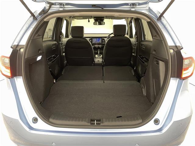 フィット ｅ：ＨＥＶホーム　ホンダセンシング　衝突軽減ブレーキ　誤発進抑制機能　後方誤発進抑制機能　近距離衝突軽減ブレーキ路外路外逸脱抑制機能　クルーズコントロール　純正ナビ　Ｂｌｕｅｔｏｏｔｈ　ＴＶ　前後ドライブレコーダー（24枚目）