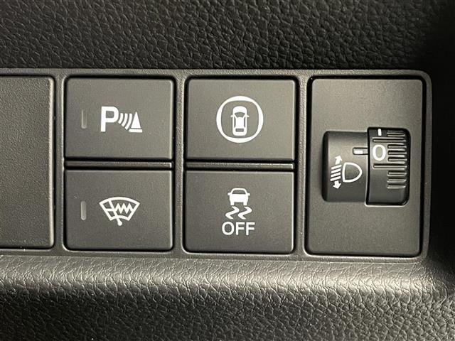 フィット ｅ：ＨＥＶホーム　ホンダセンシング　衝突軽減ブレーキ　誤発進抑制機能　後方誤発進抑制機能　近距離衝突軽減ブレーキ路外路外逸脱抑制機能　クルーズコントロール　純正ナビ　Ｂｌｕｅｔｏｏｔｈ　ＴＶ　前後ドライブレコーダー（29枚目）