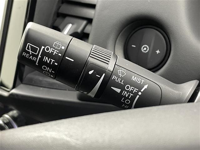 フィット ｅ：ＨＥＶホーム　ホンダセンシング　衝突軽減ブレーキ　誤発進抑制機能　後方誤発進抑制機能　近距離衝突軽減ブレーキ路外路外逸脱抑制機能　クルーズコントロール　純正ナビ　Ｂｌｕｅｔｏｏｔｈ　ＴＶ　前後ドライブレコーダー（31枚目）