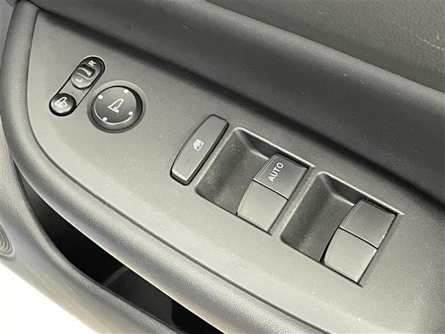 フィット ｅ：ＨＥＶホーム　ホンダセンシング　衝突軽減ブレーキ　誤発進抑制機能　後方誤発進抑制機能　近距離衝突軽減ブレーキ路外路外逸脱抑制機能　クルーズコントロール　純正ナビ　Ｂｌｕｅｔｏｏｔｈ　ＴＶ　前後ドライブレコーダー（36枚目）