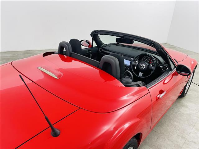 ロードスター Ｓ　ＲＨＴ　オープンカー　社外７インチナビ　型番；Ｃ９Ｐ９　フルセグＴＶ／ＣＤ／ＤＶＤ／ＢＴ／ｉＰｏｄ／ＡＵＸ／ＵＳＢ／ＣＤ／ＦＭ／ＡＭ　ＬＥＤヘッドライト　純正ＡＷ　パドルシフト　デジタルインナーミラー（13枚目）