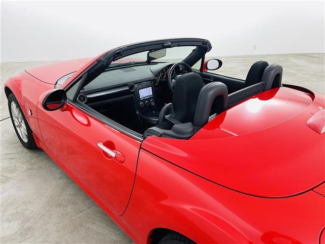 ロードスター Ｓ　ＲＨＴ　オープンカー　社外７インチナビ　型番；Ｃ９Ｐ９　フルセグＴＶ／ＣＤ／ＤＶＤ／ＢＴ／ｉＰｏｄ／ＡＵＸ／ＵＳＢ／ＣＤ／ＦＭ／ＡＭ　ＬＥＤヘッドライト　純正ＡＷ　パドルシフト　デジタルインナーミラー（14枚目）