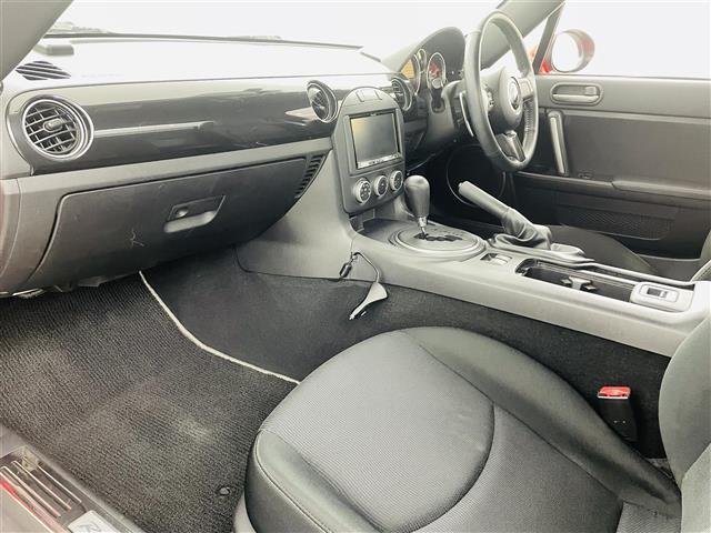 ロードスター Ｓ　ＲＨＴ　オープンカー　社外７インチナビ　型番；Ｃ９Ｐ９　フルセグＴＶ／ＣＤ／ＤＶＤ／ＢＴ／ｉＰｏｄ／ＡＵＸ／ＵＳＢ／ＣＤ／ＦＭ／ＡＭ　ＬＥＤヘッドライト　純正ＡＷ　パドルシフト　デジタルインナーミラー（17枚目）