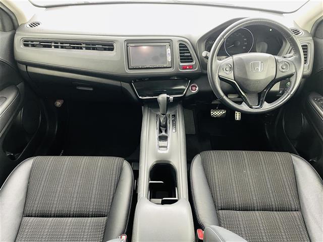 ヴェゼル Ｓ　シティブレーキアクティブシステム　純正ナビ　ワンセグＴＶ／ＣＤ／ＤＶＤ／ＢＴ／ＦＭ／ＡＭ　バックカメラ　クルコン　ＬＥＤライト　フォグ　純正ＡＷ　革ステ　ワイパーデバイサー　ルーフレール　前後ドラレコ（2枚目）