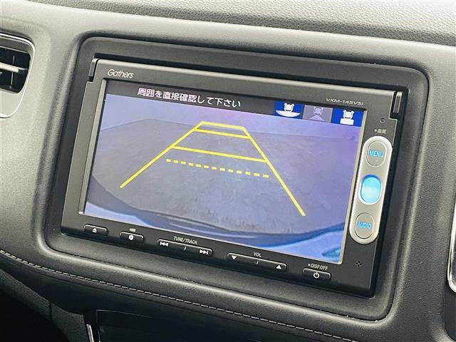 ヴェゼル Ｓ　シティブレーキアクティブシステム　純正ナビ　ワンセグＴＶ／ＣＤ／ＤＶＤ／ＢＴ／ＦＭ／ＡＭ　バックカメラ　クルコン　ＬＥＤライト　フォグ　純正ＡＷ　革ステ　ワイパーデバイサー　ルーフレール　前後ドラレコ（3枚目）