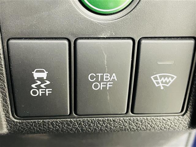 ヴェゼル Ｓ　シティブレーキアクティブシステム　純正ナビ　ワンセグＴＶ／ＣＤ／ＤＶＤ／ＢＴ／ＦＭ／ＡＭ　バックカメラ　クルコン　ＬＥＤライト　フォグ　純正ＡＷ　革ステ　ワイパーデバイサー　ルーフレール　前後ドラレコ（6枚目）