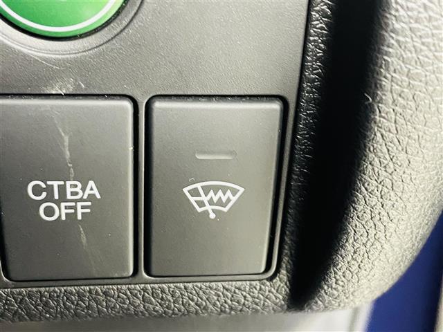 ヴェゼル Ｓ　シティブレーキアクティブシステム　純正ナビ　ワンセグＴＶ／ＣＤ／ＤＶＤ／ＢＴ／ＦＭ／ＡＭ　バックカメラ　クルコン　ＬＥＤライト　フォグ　純正ＡＷ　革ステ　ワイパーデバイサー　ルーフレール　前後ドラレコ（7枚目）