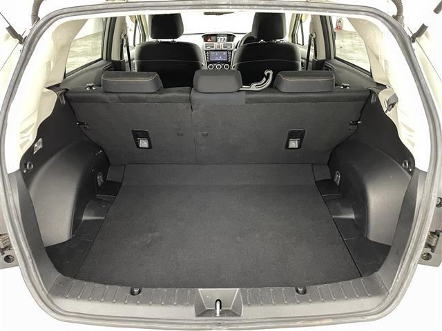 ＸＶ ２．０ｉ－Ｌ　アイサイト　４ＷＤ　アイサイト　衝突軽減　ブラインドスポットモニター　純正ＳＤナビ　フルセグＴＶ／ＢＴ／ＣＤ／ＤＶＤ／ＳＤ／ＵＳＢ／ｉＰｏｄ／ＡＭ／ＦＭ　ＨＩＤオートライト　パワーシート　パドルシフト　純正ＡＷ（13枚目）