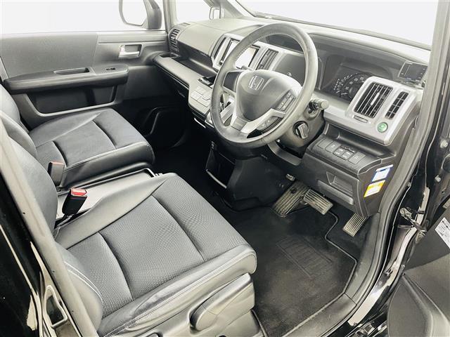 ステップワゴンスパーダ Ｚ　クールスピリット　社外ナビ／フルセグＴＶ／バックカメラ／両側パワースライドドア／ＥＴＣ／革巻きステアリング／パドルシフト／純正ＡＷ／スマートキー／ＨＩＤヘッドライト／純正フロアマット／ドアバイザー◇ウィンカーミラー（17枚目）