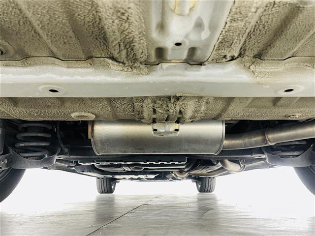 ステップワゴンスパーダ Ｚ　クールスピリット　社外ナビ／フルセグＴＶ／バックカメラ／両側パワースライドドア／ＥＴＣ／革巻きステアリング／パドルシフト／純正ＡＷ／スマートキー／ＨＩＤヘッドライト／純正フロアマット／ドアバイザー◇ウィンカーミラー（43枚目）