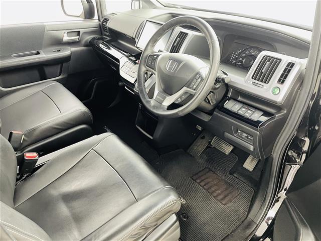 ステップワゴンスパーダ Ｚ　クールスピリット　クルーズコントロール／両側パワースライドドア／純正８型ＳＤナビ／バックカメラ／パドルシフト／合皮シート／スペアキー×１／純正ＡＷ／オートライト／アイドリングストップ／横滑り防止／純正フロアマット（17枚目）